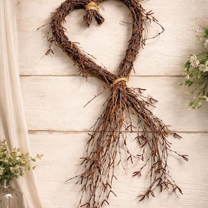 Ghirlanda rustica a forma di cuore con ramoscelli. 40 cm. Ideale per decorare pareti, porte d'ingresso, case di campagna o come regalo di nozze.