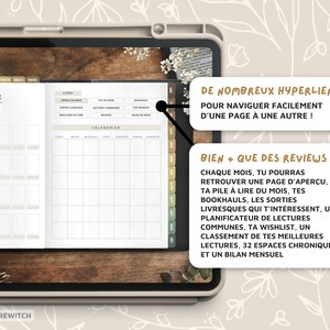 May include: A digital planner for book lovers with a calendar, reading lists, and book reviews. The planner has a light brown background with a white grid and text in black. The text on the page says "January" and "De nombreux hyperliens pour naviguer facilement d'une page &agrave; une autre!" and "Bien + que des reviews! Chaque mois, tu pourras retrouver une page d'aper&ccedil;u, ta pile &agrave; lire du mois, tes bookhauls, les sorties livresques qui t'int&eacute;ressent, un planificateur de lectures communes, ta wishlist, un classement de tes meilleures lectures, 32 espaces chroniques, et un bilan mensuel."