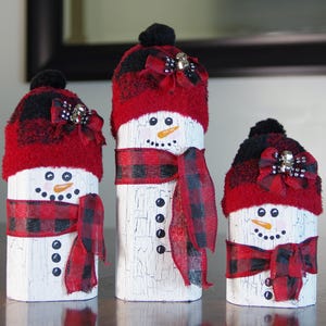 Hand Painted Wooden Snowmen Set: Holiday Christmas Decor