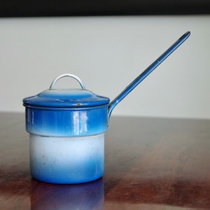 Vintage 1950&#39;s Blue & White Enamel Lidded Pan