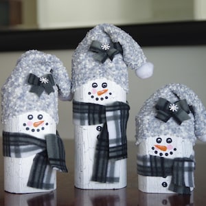 Hand Painted Wooden Snowman Set: Gray Fleece Scarves, Holiday Decor