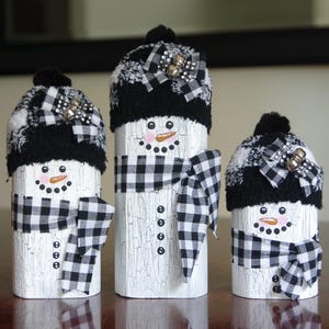 Hand Painted Wooden Snowmen Set of 3: Winter Christmas Decoration