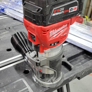 Milwaukee hand router Vacuum adapter