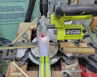Ryobi Kappsäge TSS702 Vakuumadapter.