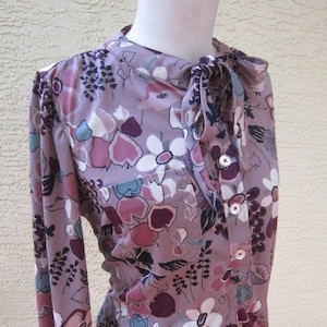 Vintage 1970&#39;s Handmade Hippie Boho Mauve Floral Shirt Size Medium / Large Bracelet Sleeve Half Button Down with Neck Tie