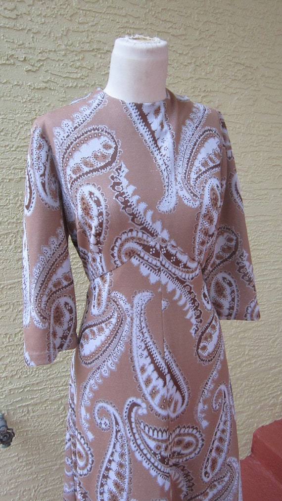Vintage 1970's Brown and Metallic Silver Paisley M