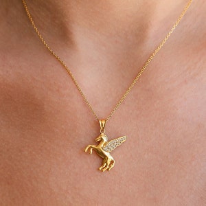Collar de Pegaso de Oro: Colgante Mitológico de Plata 925