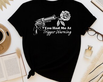 Camiseta de romance oscuro con advertencia, camiseta gótica literaria, camiseta con humor lector, regalo para el lector moralmente gris