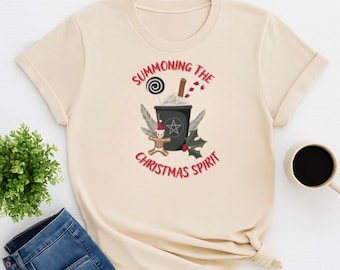 Camiseta "Invocando o Espírito Natalino", Camiseta Natalina Bruxa, Camiseta Gótica de Natal, Camiseta Estampada Divertida de Natal, Presente Pagão de Natal