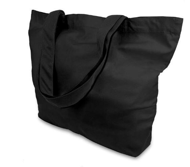 Puede incluir: Una bolsa de lona negra con dos asas largas. La bolsa est&aacute; hecha de un material de lona duradero y grueso.