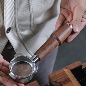 Walnut Bottomless Portafilter: 54mm/58mm Espresso Accessory