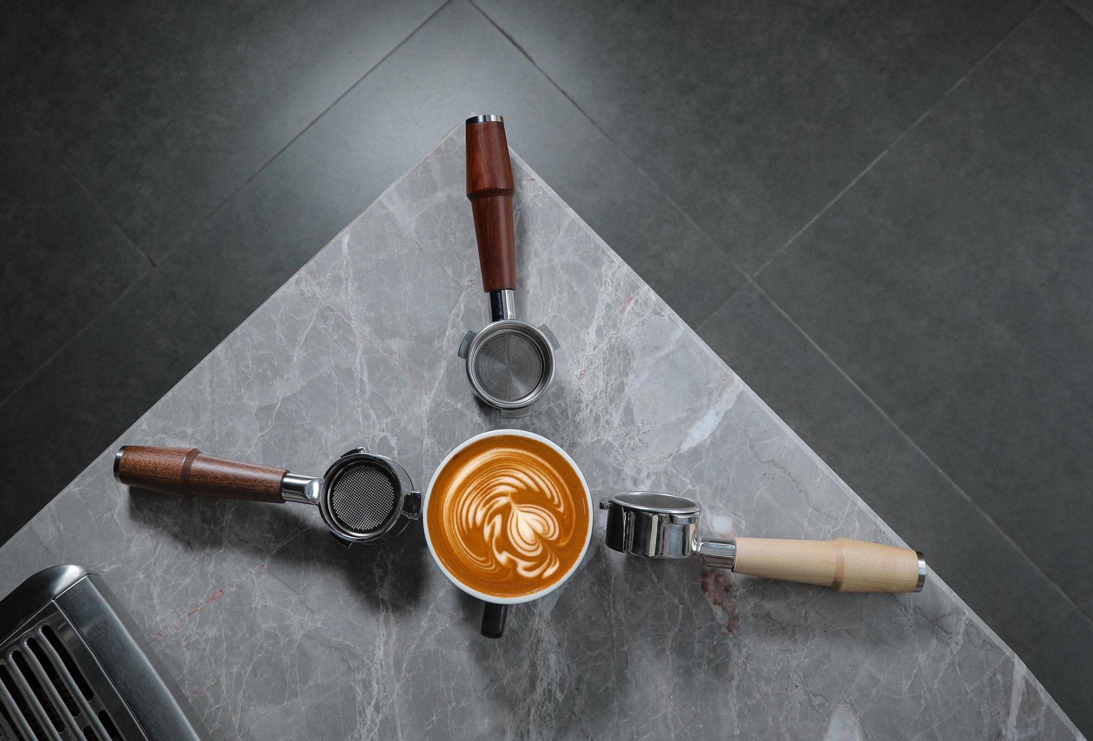 Portafiltro Senza Fondo Breville Portafiltro Senza Fondo 54 Mm Per Breville Barista Express/Pro/Touch - Con Manico In Legno, Cestello Da 21g E Tamp Mat Kit Miglioramento Crema Caffè