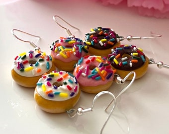 Boucles d'oreilles donut - boucles d'oreilles donut saupoudrées - boucles d'oreilles dessert