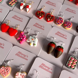 Pendientes de San Valentín - Pendientes de comida - Galletas - Caja de bombones - Pendientes rosas - Pendientes de galleta