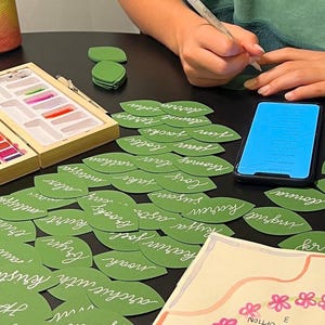 Aangepaste bladnaamkaartjes voor evenementen en bruiloften