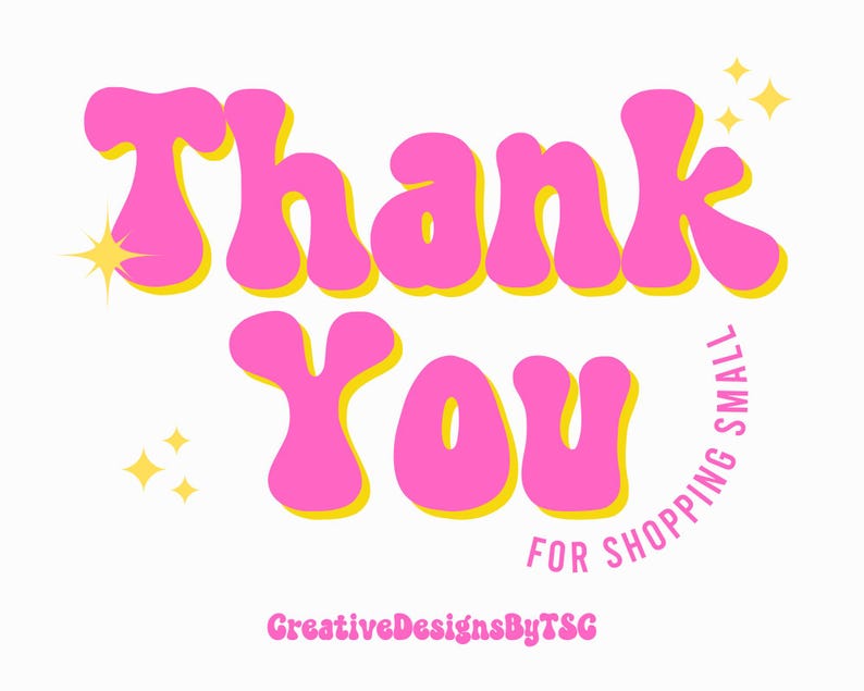 Puede incluir: Texto retro rosa y amarillo que dice "Gracias por comprar en peque&ntilde;as empresas" con un dise&ntilde;o de estrella amarilla. El texto est&aacute; en una fuente de burbujas y tiene un contorno amarillo. El texto est&aacute; sobre un fondo blanco.