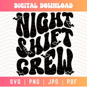 Puede incluir: Diseño gráfico en blanco y negro con el texto "Night Shift Crew" en una fuente retro. Los murciélagos están dispersos alrededor del texto.