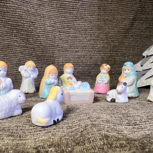 Miniature Nativity, Hermitage Pottery, 11 Pieces