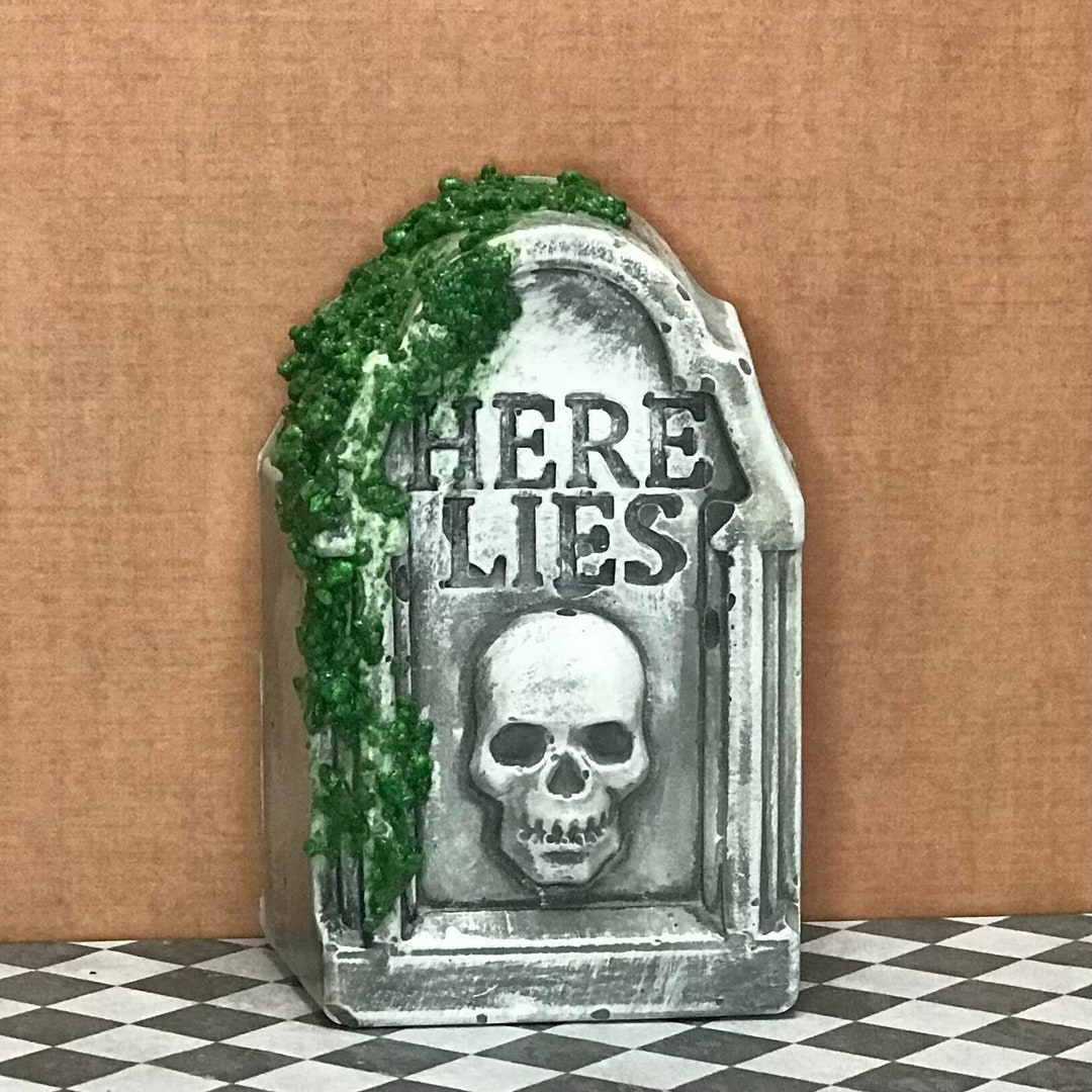 Miniature Tombstone Grave Stone for Cemetery or Haunted Diorama Scene
