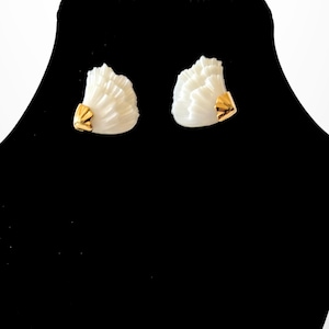 ZELDZAAM - Vintage oorbellen met parelmoeren bloemblaadje | Exclusief voor Avon, 1988 - NIB