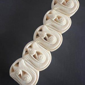 1982 Gracious Tulips Avon Exclusive Bracelet - Faux Ivory Victorian Fashion - Sz. L - NIB