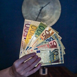 Banconote in euro dorate - confezione da 7 (articolo scherzoso)