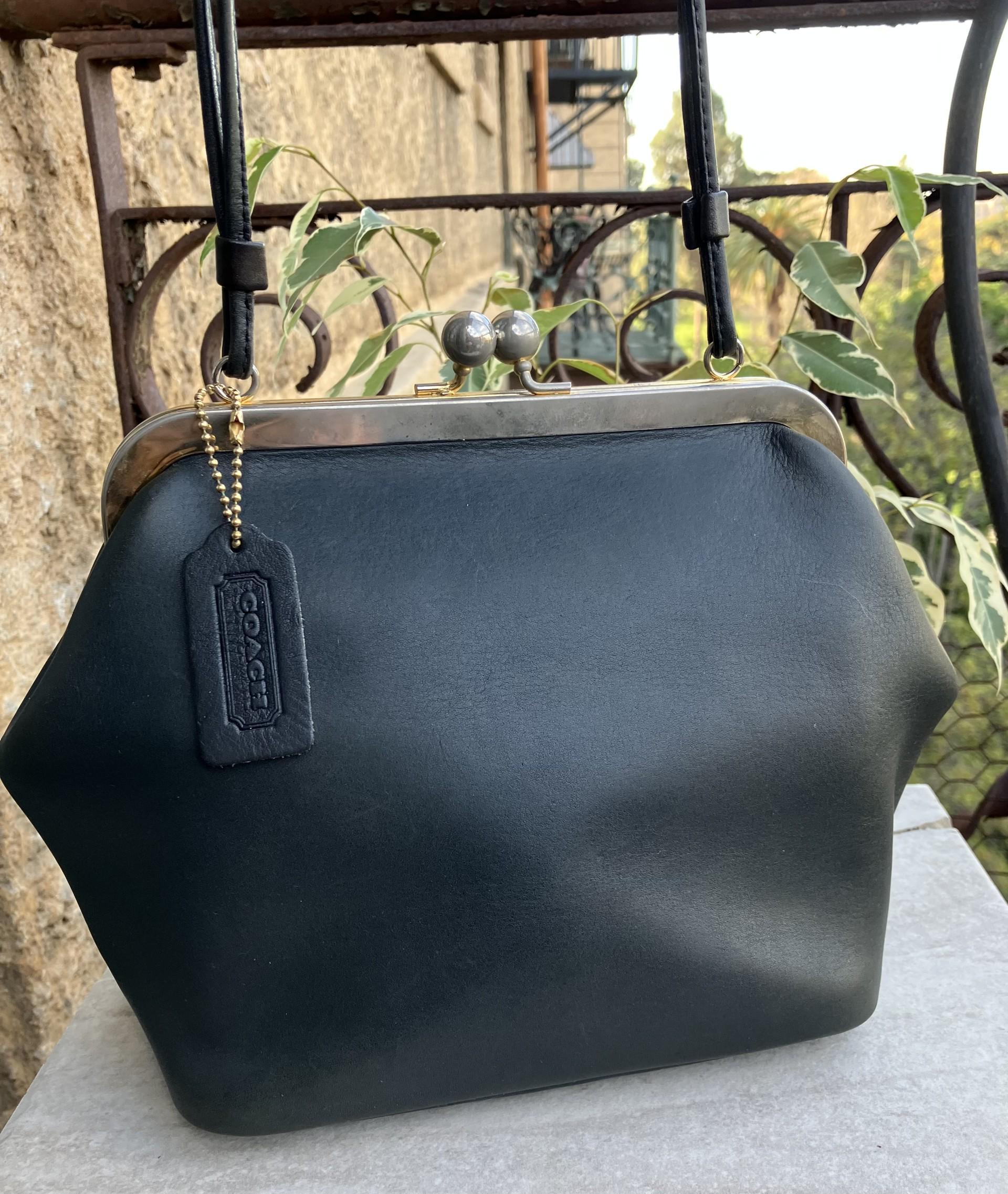 バッグ Coach leather kiss lock Hand bag Rare I BOUGHT THE HOT NEW COACH KISSLOCK LARGE FRAME BAG! VINTAGE