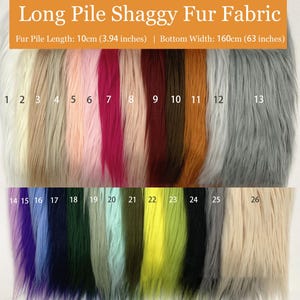 Peut inclure: Présentation de tissu en fausse fourrure à poils longs et shaggy, disponible en plusieurs couleurs. La longueur des poils est de 10 cm, et la largeur inférieure est de 160 cm. Les couleurs incluent le blanc, le beige, le rose, le rouge, le marron, le gris, le violet, le bleu, le vert et le jaune.