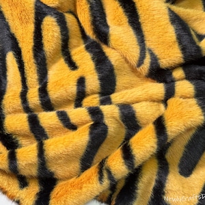 Gold Tiger Print Faux Fur Fabric,Wave Tiger Print Fabric,Short Pile Fabric for Halloween Costumes Cosplay Fursuit Material Scarves Apparels