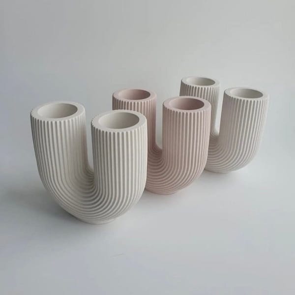 Small U-shaped vase - Decorative vase - Scandinavian decoration - White grooved vase - Vase for dried flowers - gift idea - unique gift