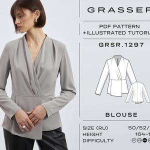 Könnte beinhalten: Eine hellgraue Bluse mit Wickeloptik und langen Ärmeln. Das Bild enthält eine Zeichnung der Bluse und den Text "GRASSER PDF PATTERN + ILLUSTRATED TUTORIAL GRSR.1297 BLOUSE". Die Bluse wird von einem Model getragen.