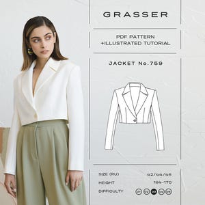 Könnte beinhalten: Eine weiße, kurz geschnittene Jacke mit langen Ärmeln und einem Knopfverschluss, kombiniert mit einer salbeigrünen Hose. Das Bild enthält den Text: GRASSER, PDF PATTERN + ILLUSTRATED TUTORIAL, JACKET No. 759, SIZE (RU) 42/44/46, HEIGHT 164-170, DIFFICULTY 03.