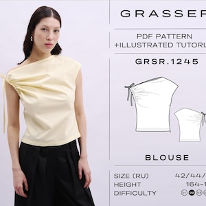 Op de afbeelding: Een vrouw draagt een lichtgele blouse met één schouder en een geplooid detail op de schouder. De blouse wordt gecombineerd met een zwarte broek. De afbeelding bevat ook een patroon voor de blouse, met de naam "GRASSER" en "BLOUSE".