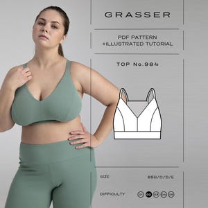 Może przedstawiać: Szałwiowo-zielony biustonosz sportowy z dekoltem w serek i szerokimi ramiączkami. Obraz zawiera tekst: GRASSER, PDF PATTERN + ILLUSTRATED TUTORIAL, TOP No.984, SIZE 85B/C/D/E, DIFFICULTY 02 oraz czarno-biały rysunek techniczny topu.