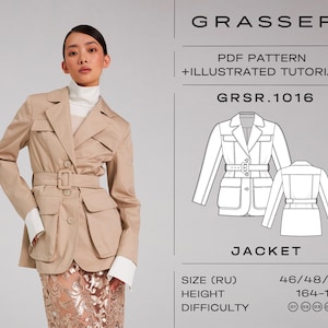 Puede incluir: Una chaqueta beige con cinturón, dos bolsillos grandes y cierre de botón. La chaqueta se muestra en una modelo y se acompaña de un dibujo de línea de la chaqueta. El texto "GRASSER", "PDF PATTERN + ILLUSTRATED TUTORIAL", "GRSR.1016", "JACKET", "SIZE (RU) 46/48/50", "HEIGHT 164-170" y "DIFFICULTY (01) (02) (03) 04" también se muestra.