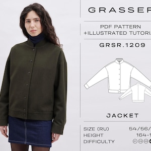 Può includere: Una persona indossa una giacca verde oliva con bottoni, abbinata a una gonna di jeans scura e un dolcevita blu navy. L'immagine presenta un modello di giacca con il testo "GRASSER" e "JACKET". Il modello include taglie russe e un'altezza di 164-170 cm.