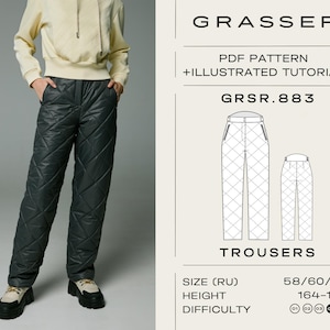 Puede incluir: Pantalones acolchados de color gris oscuro con un patrón de diamantes. Los pantalones se llevan con una sudadera con capucha de color crema. La imagen también incluye un patrón de pantalones con el texto "GRASSER PDF PATTERN + ILLUSTRATED TUTORIAL GRSR.883 TROUSERS".
