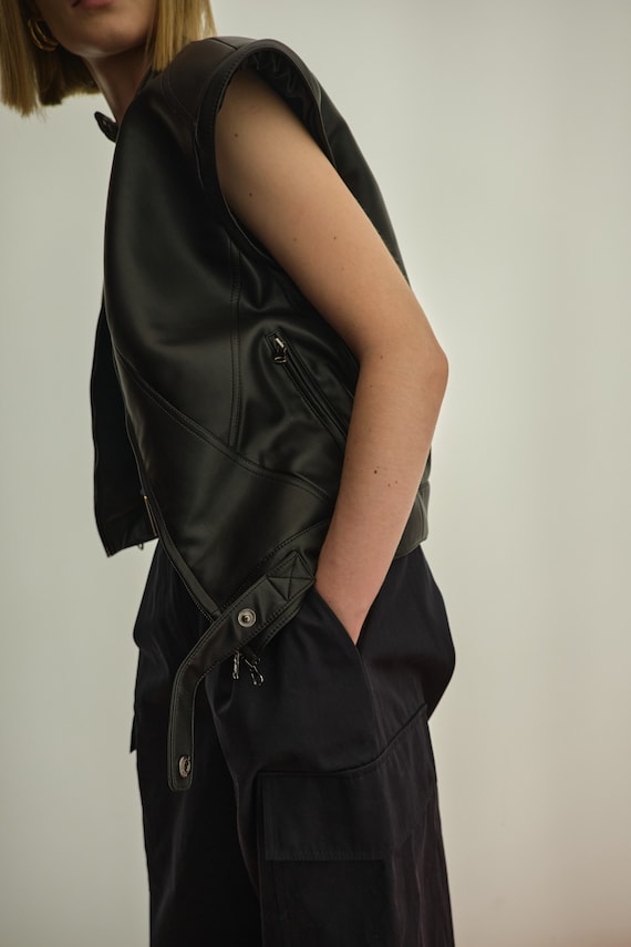 【美品】フェンディ　レザージャケット　ズッカ柄　裏地総柄　ブラック　42 Jacket with Lion's head SMJ15 - PS Luxury Leather