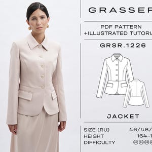 Puede incluir: Una mujer con una chaqueta y falda beige claro. La chaqueta tiene cuello, cierre de botones y dos bolsillos delanteros. La imagen también incluye un diagrama de la chaqueta, con el texto "GRASSER" y "JACKET". El patrón es para tallas 46/48/50.