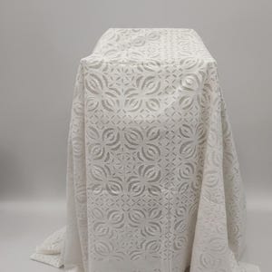 Handgefertigte weiße Cutwork Tagesdecke mit Applikation, Boho Bettüberwurf aus Baumwolle, Heirloom-Tischdecke, Elegantes Schlafzimmer-Dekor,