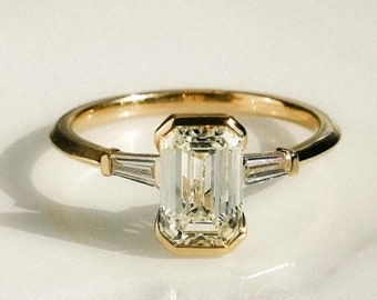 3.5CT Emerald Cut Engagement Ring Three Stone Moissanite Rings For Women Side Tapered Baguette 14K Solid Gold Half Bezel Ring Promise Gift