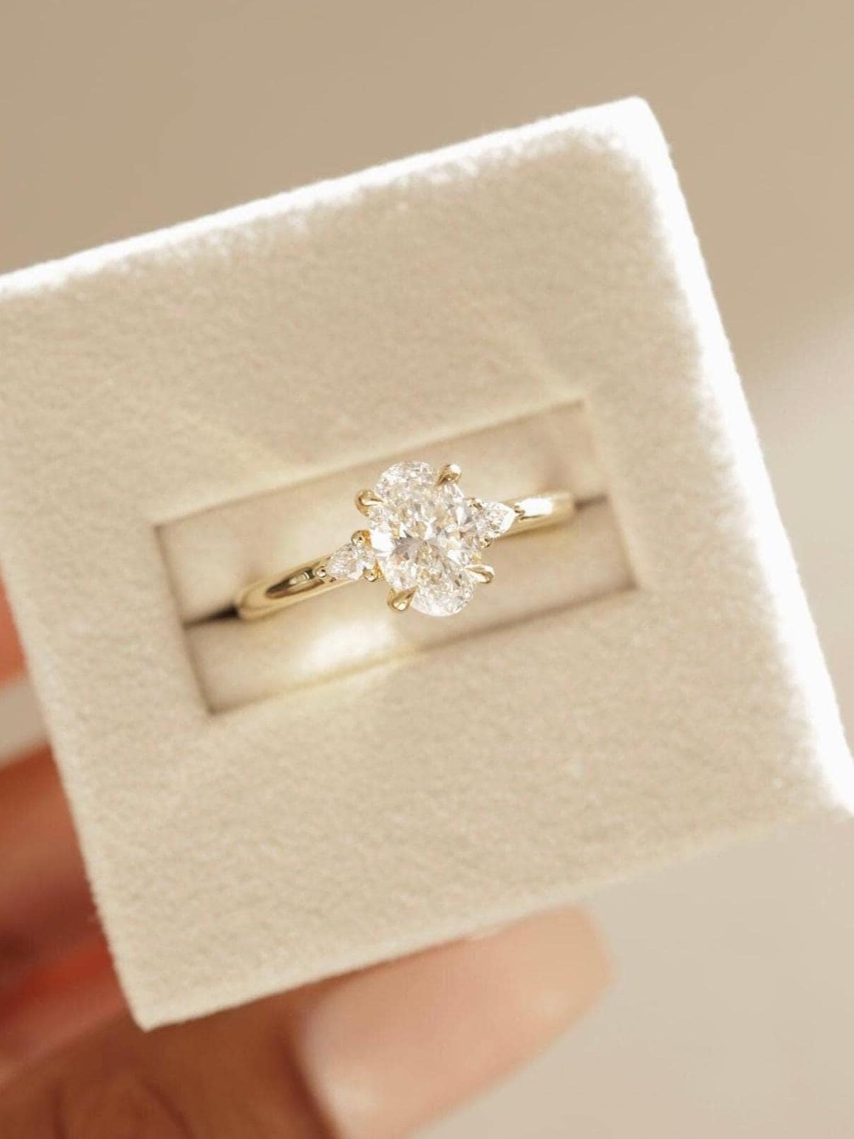 Oval Cut Trilogy Moissanite Engagement Ring 2CT Oval Shape Three Stone Rings For Women's 14K Gold Wedding Anniversary Jewelry Gift for Her