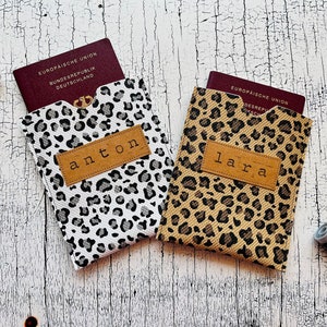 Couverture de passeport imprimé léopard avec nom, couverture de protection en simili cuir pour le passeport personnalisable