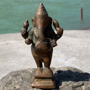 Brass Ganesha statue for altar, 9 cm Ganesha statue, metal Ganesha