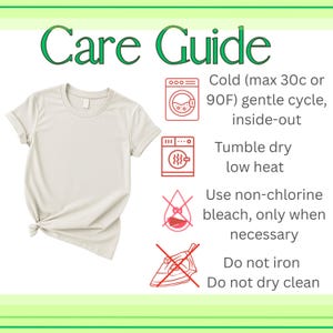 Puede incluir: Una camiseta color crema con mangas enrolladas y un nudo atado en la parte inferior. La imagen incluye una "Gu&iacute;a de cuidado" con instrucciones de lavado: lavar en fr&iacute;o (m&aacute;x. 30&deg;C), secar en secadora a baja temperatura, lej&iacute;a sin cloro y no planchar ni limpiar en seco.