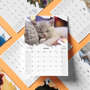 Könnte beinhalten: Ein Kalender mit niedlichen Katzen in verschiedenen Posen. Jeder Monat zeigt ein anderes Katzenfoto. Der Kalender ist auf hochwertigem Papier gedruckt und hat eine glänzende Oberfläche.