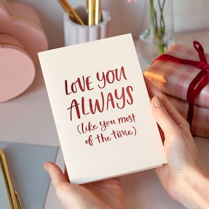 Tarjeta divertida para pareja con texto en relieve "Te amo" - Tarjeta de aniversario divertida - Tarjeta identificable para parejas - Tarjeta divertida para socios