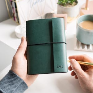 Personalisiertes Notizbuch mit geprägtem Ledereffekt | Vatertagsgeschenke | Geschenke für Ihn | Kundenspezifisches Leder A6 Notizbuch