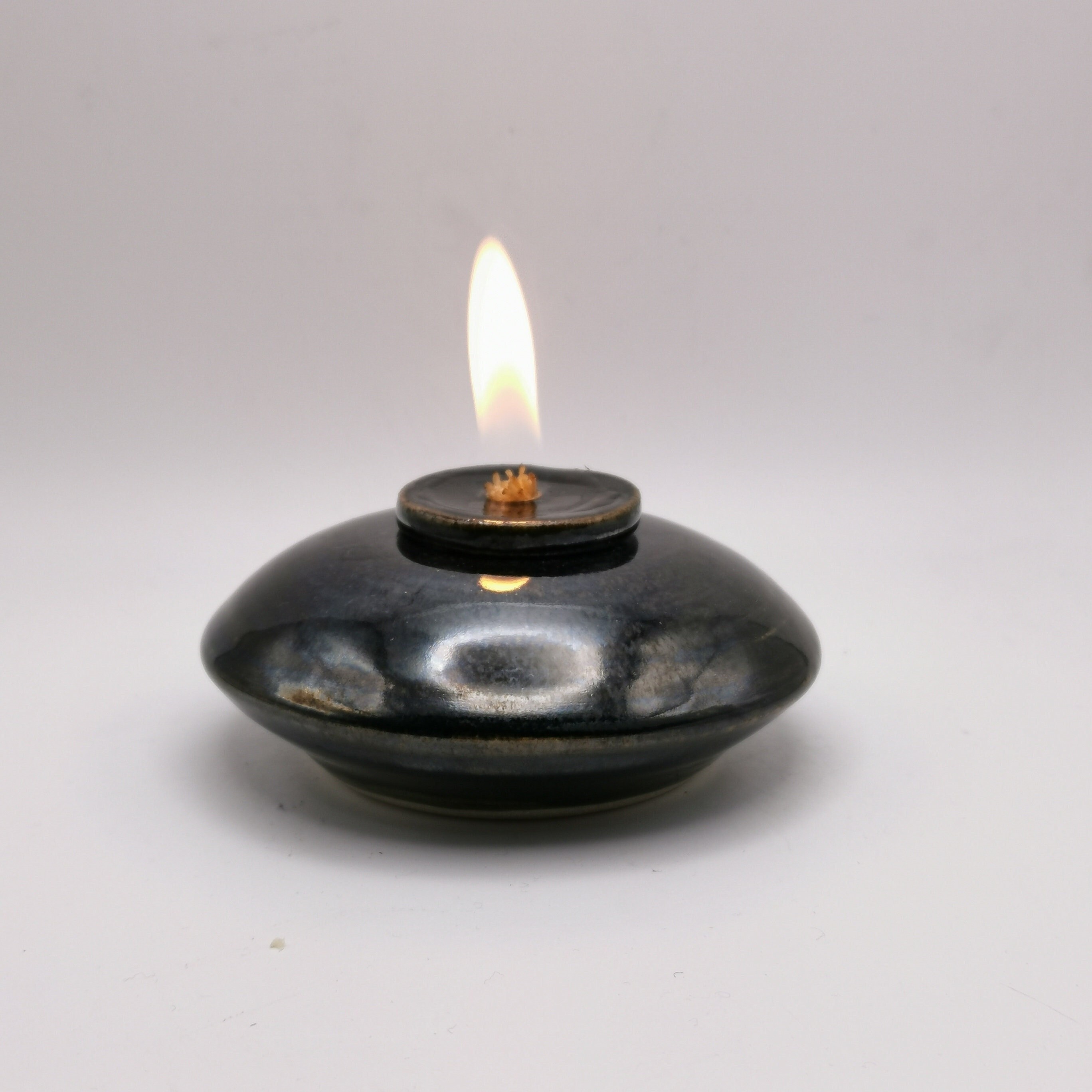 lampada a olio per altare in vetro e legno di olivo