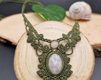 Märchenhafte Makramee- Halskette mit Rosenquarz, Heilstein für das Herz, Sensibilität und Romantik